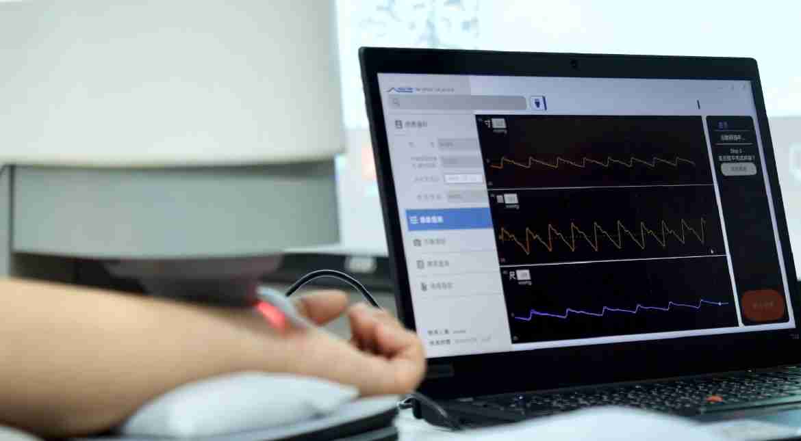 赏金国际耘康以高解析与拟真的显示技术，，，，将其应用于中医检测，，，，提供“中医数位化检测方案”，，，，使传统中医检测结果数据化与可视化