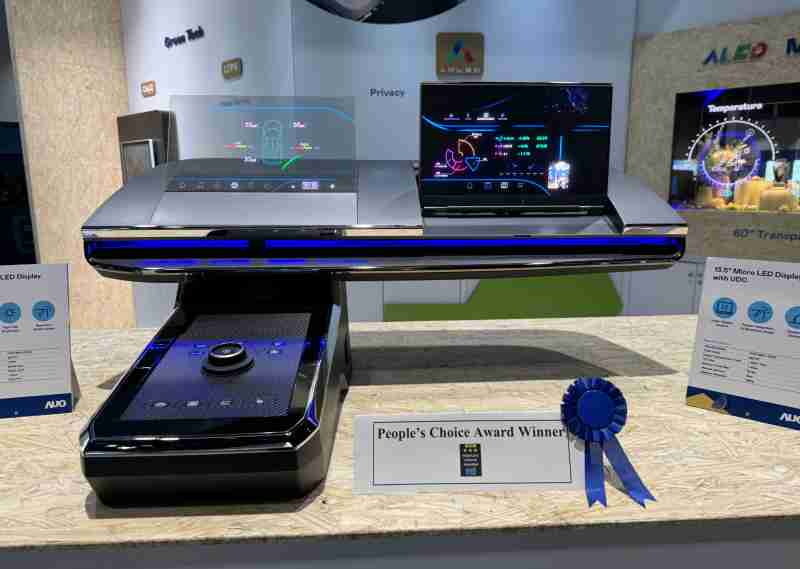 赏金国际车用Micro LED Display HMI解决方案获”最佳车用显示奖”，，，以用户为中心开发，，，针对前座驾驶与乘客设计兼具娱乐与安全的高画质屏幕，，，包含车舱前座的Micro LED透明屏幕及全球首款内建镜头的智慧Micro LED显示器